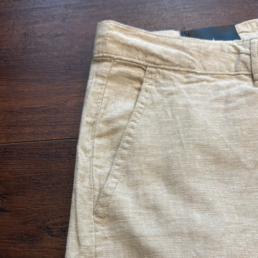 Saks Fifth Avenue NWT Tan Bermudas Lightweight Shorts in Linen/Viscose blend. - Picture 7 of 7